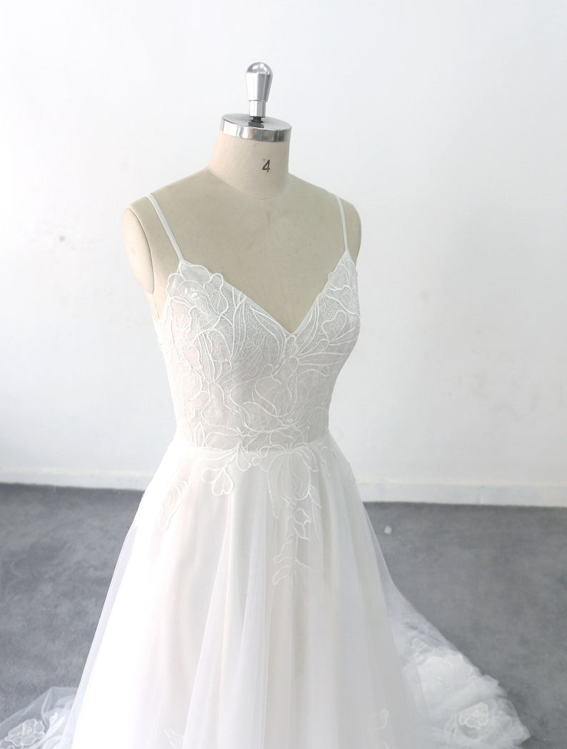 Large Flower Backless Lace Simple Wedding Dress V Neckline Wedding Dresses