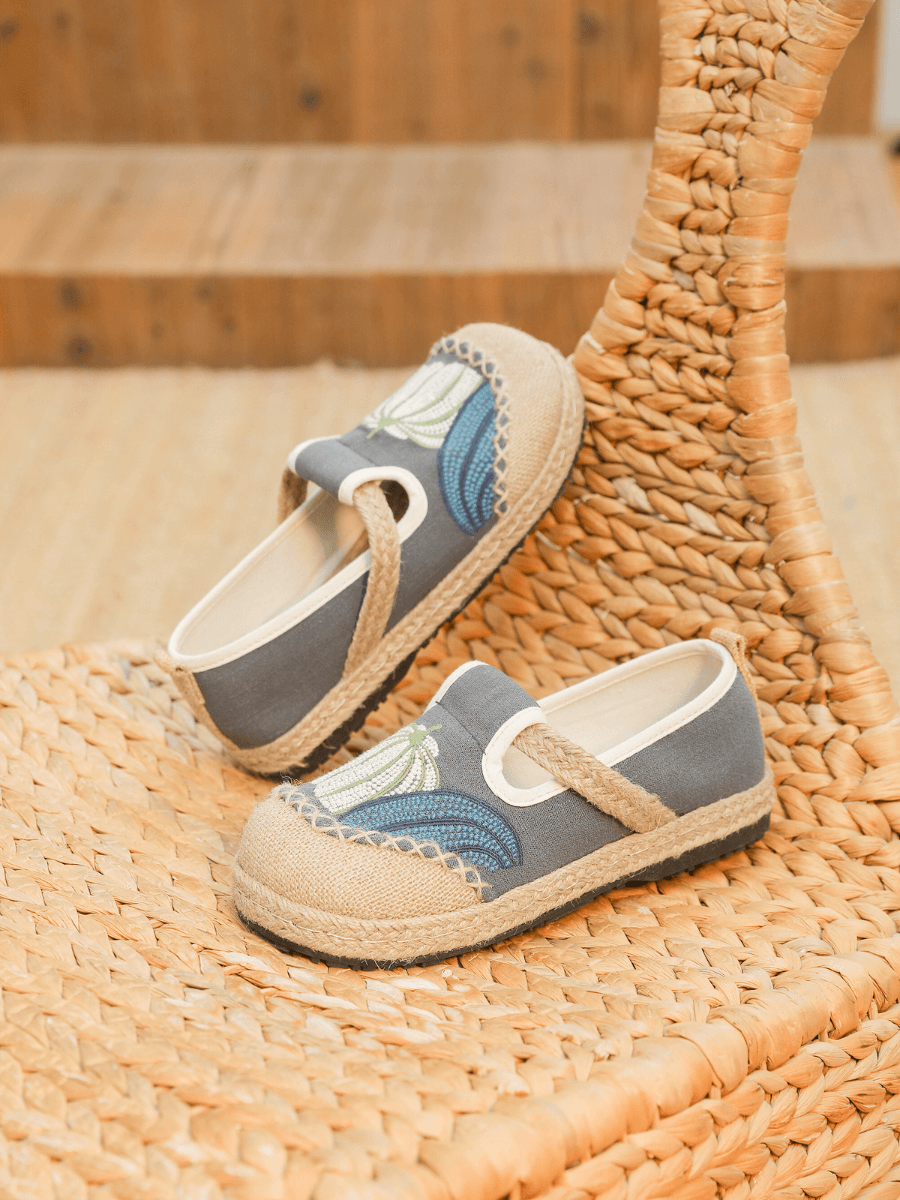 Pumpkin Kiss Embroidered Linen Loafer - Grey