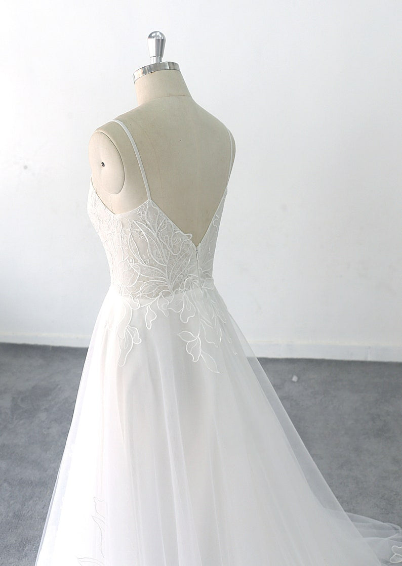 Large Flower Backless Lace Simple Wedding Dress V Neckline Wedding Dresses