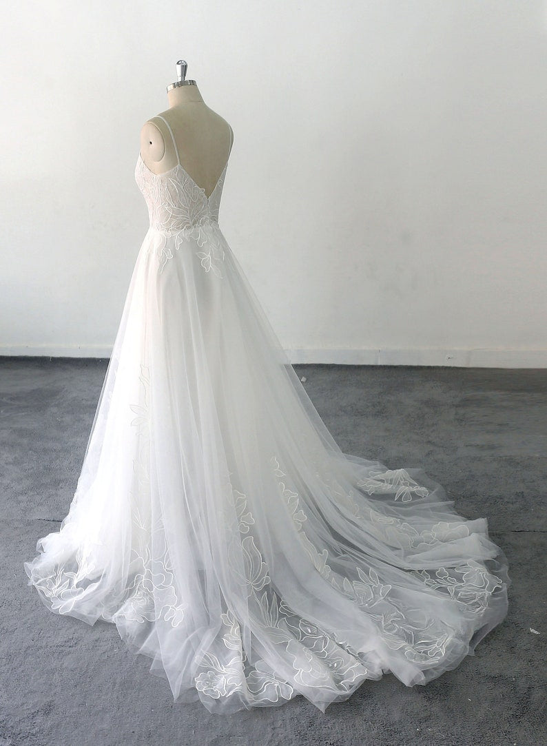 Large Flower Backless Lace Simple Wedding Dress V Neckline Wedding Dresses