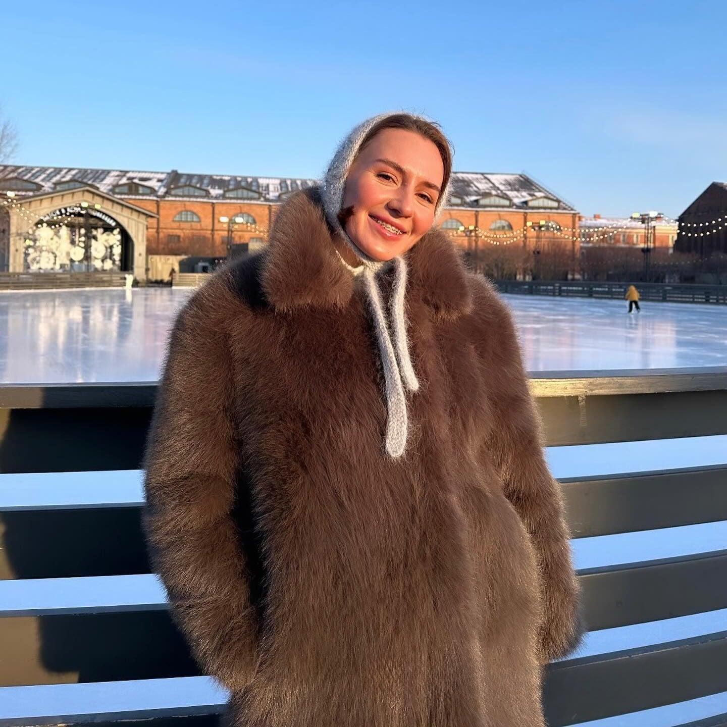 Women's Winter Fox Fur-Like Coat – Long Loose Faux Fur Jacket