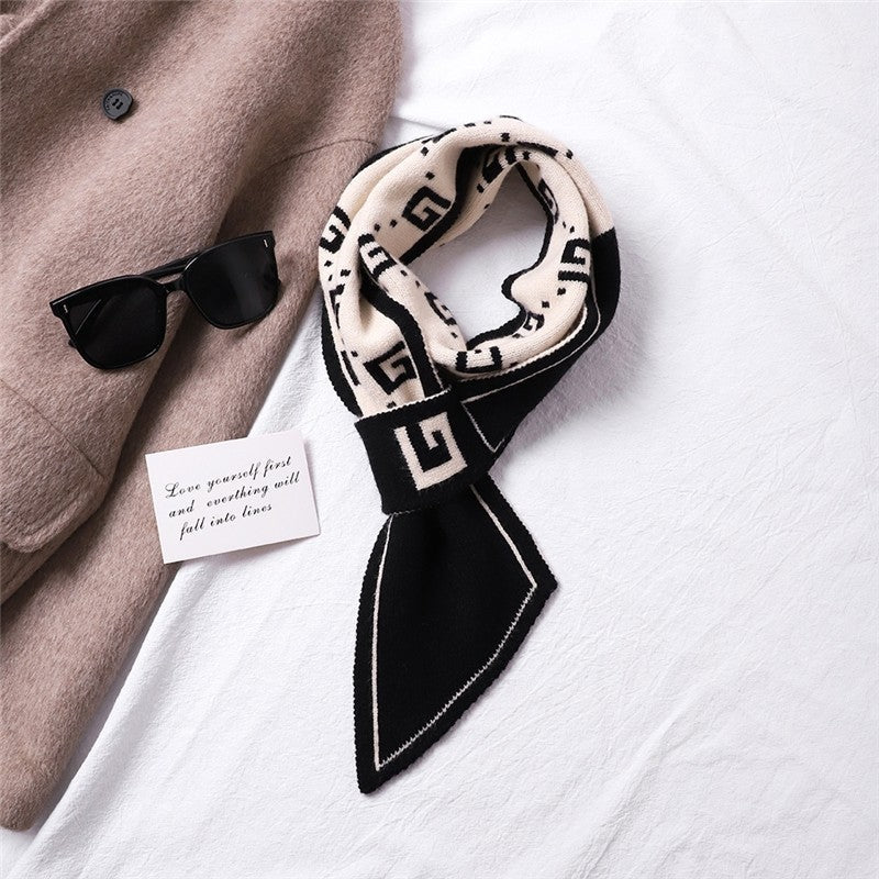 Stylish Knit Scarf With Floral Print