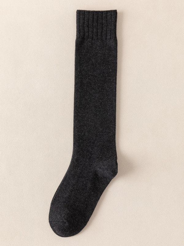 Casual Breathable Solid Color Mid-Calf Socks