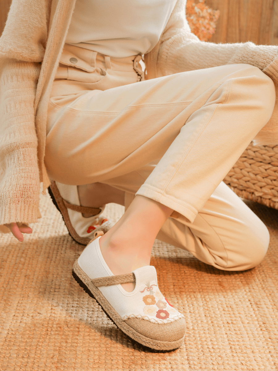 Belize Daisy Embroidered Linen Loafer - Apricot