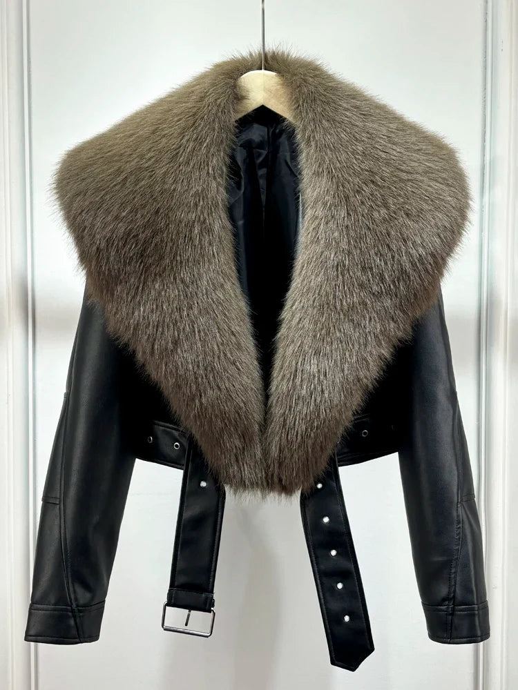 Fashion Faux Fur Collar Short Winter Warm Coat with Pockets