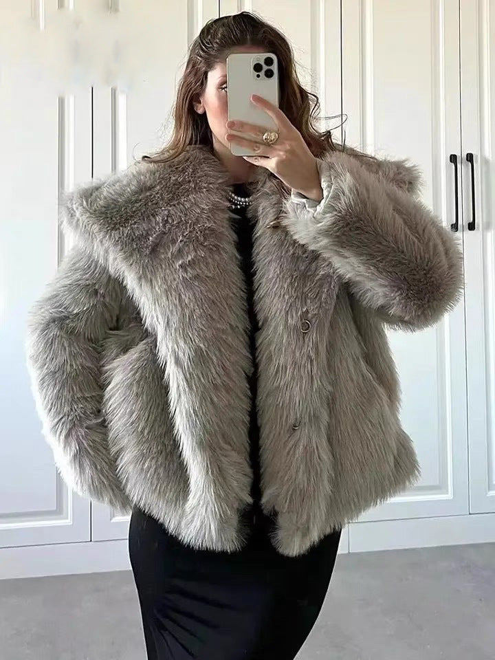 Women's Cropped Faux Fur Jacket - Short Winter Coat