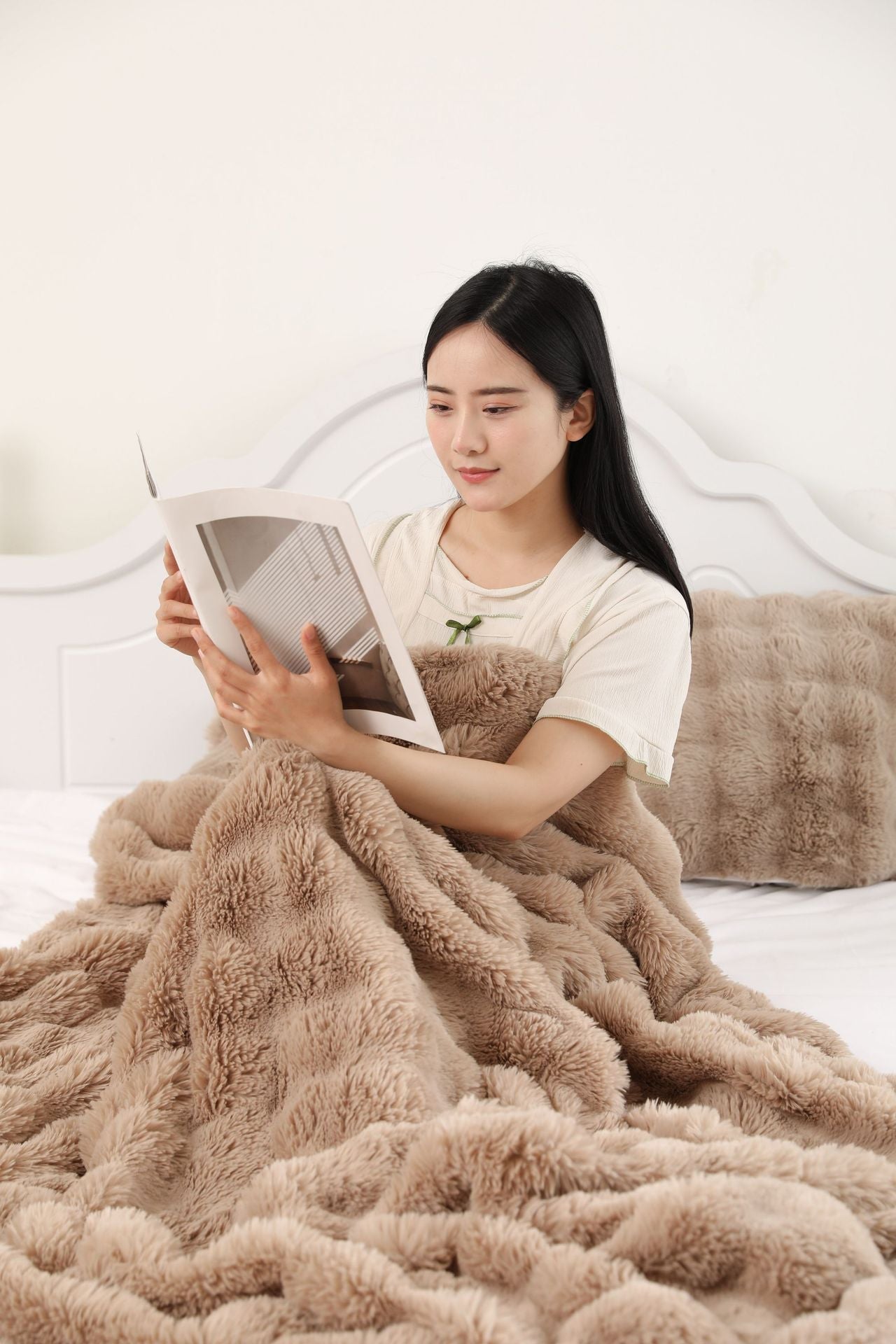 Soft & Thick Fleece Throw Blanket