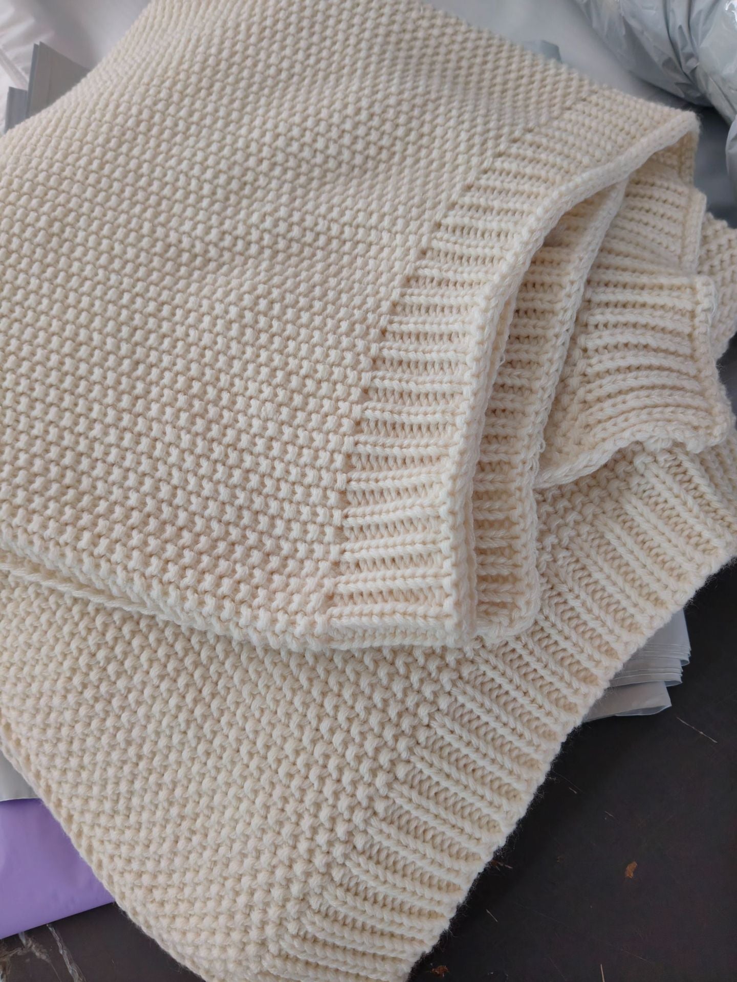 Knit Blanket – Cozy Office & Sofa Throw for AC Naps, Travel, and Home