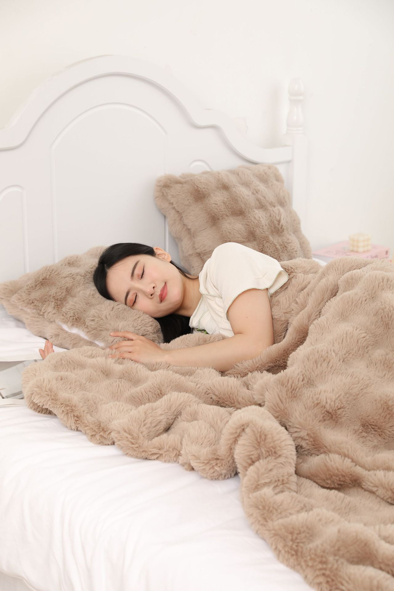 Soft & Thick Fleece Throw Blanket