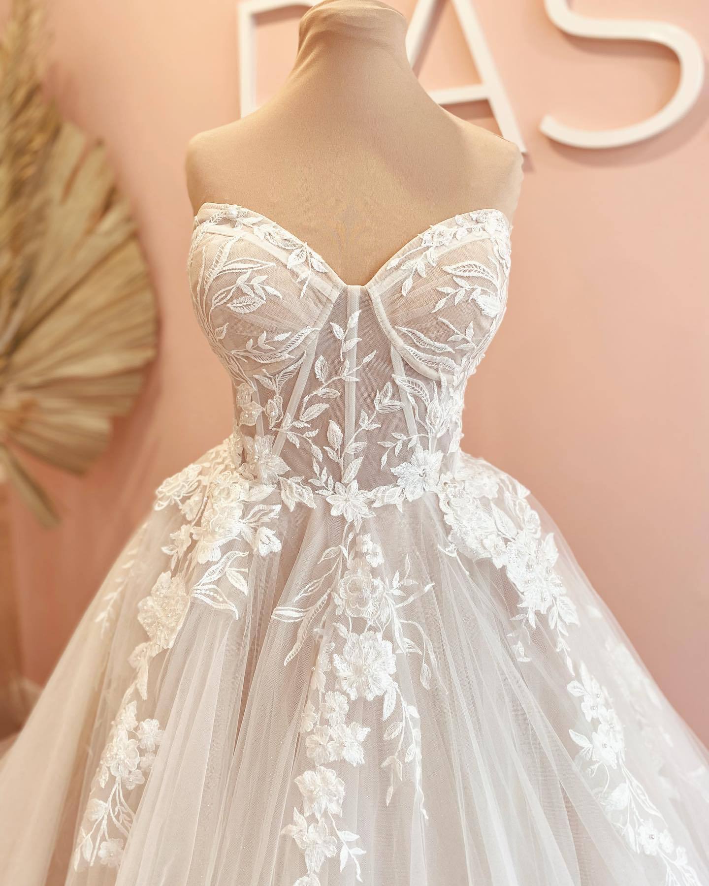 Off-Shoulder Petite Bride Wedding Dress with Train