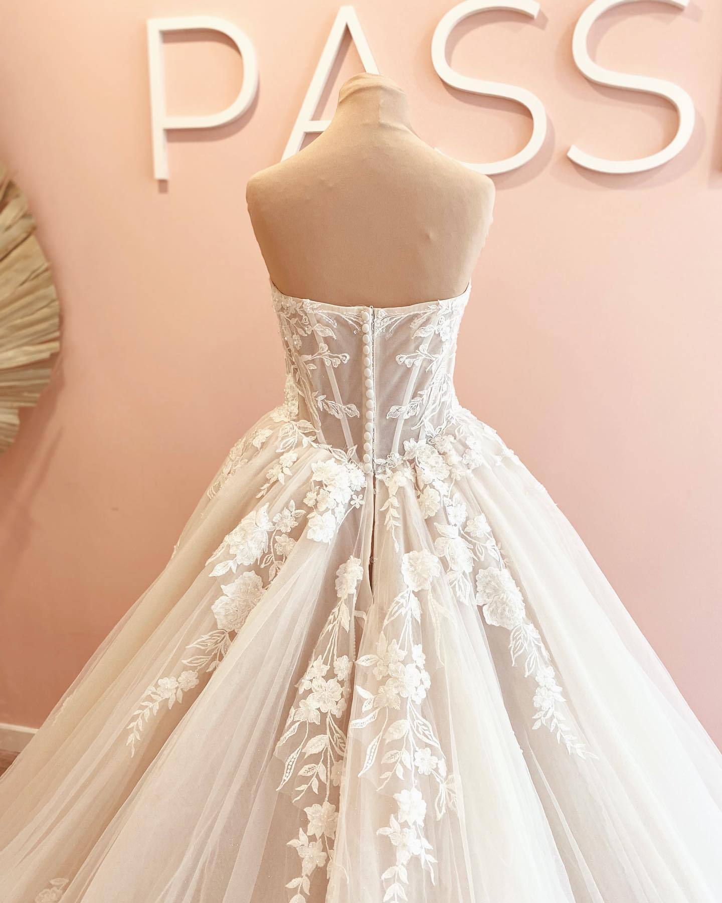 Off-Shoulder Petite Bride Wedding Dress with Train
