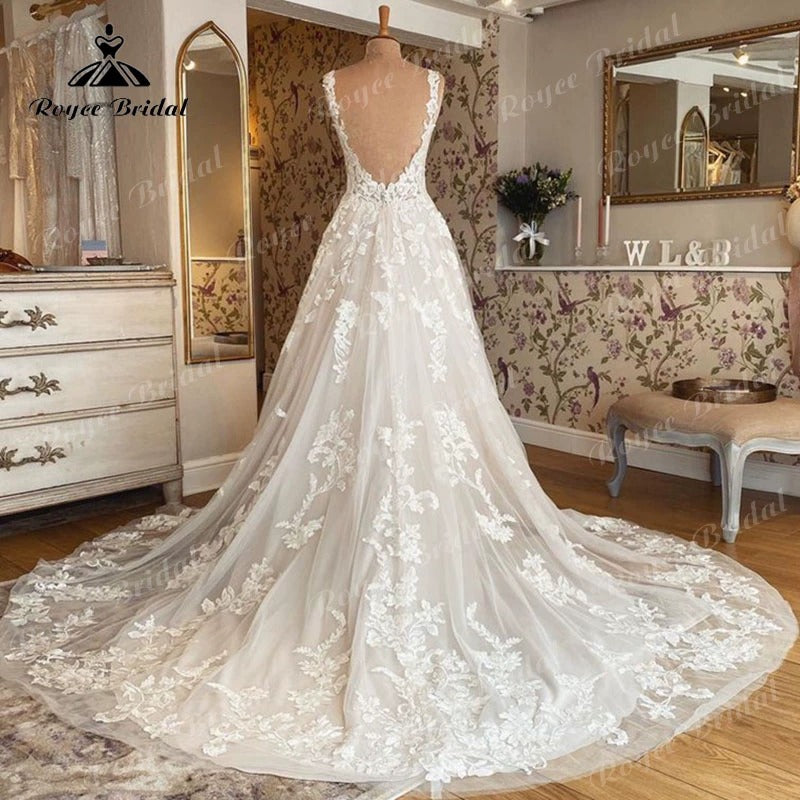 Puffy Skirt Lace Wedding Dress with Spaghetti Straps