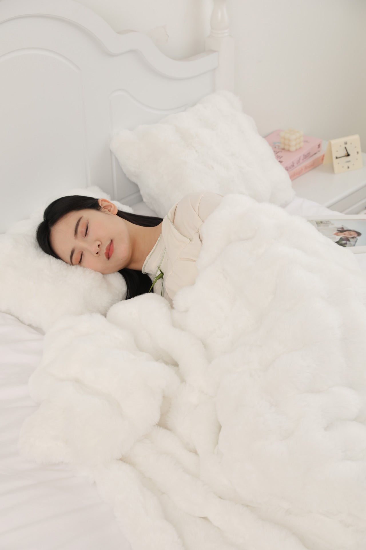 Soft & Thick Fleece Throw Blanket