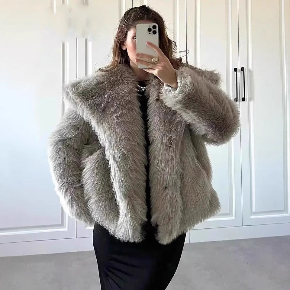Women's Cropped Faux Fur Jacket - Short Winter Coat