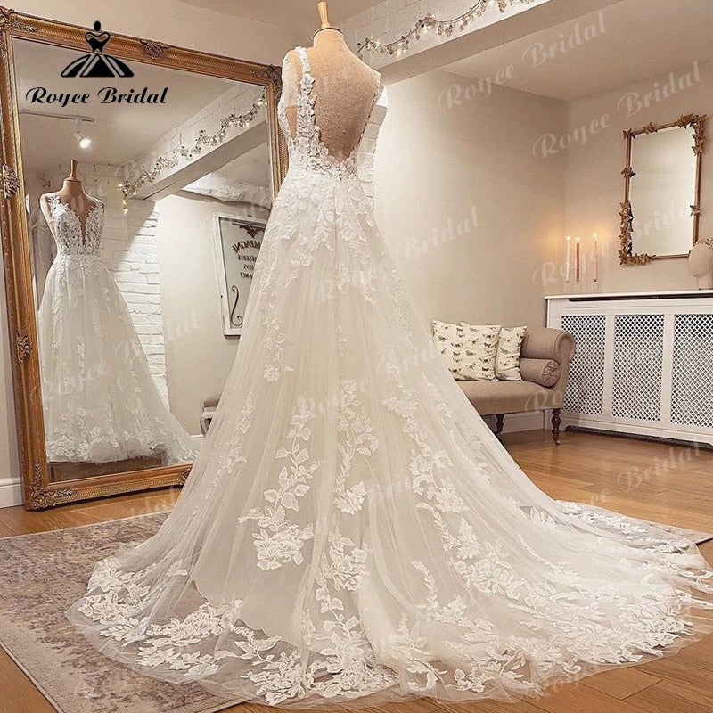 Puffy Skirt Lace Wedding Dress with Spaghetti Straps