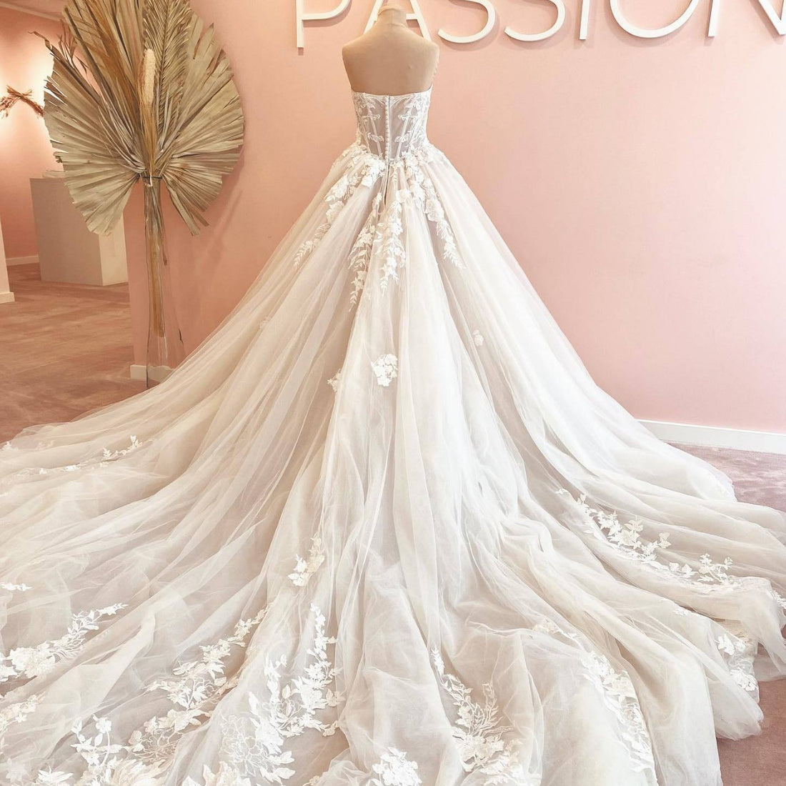 Off-Shoulder Petite Bride Wedding Dress with Train