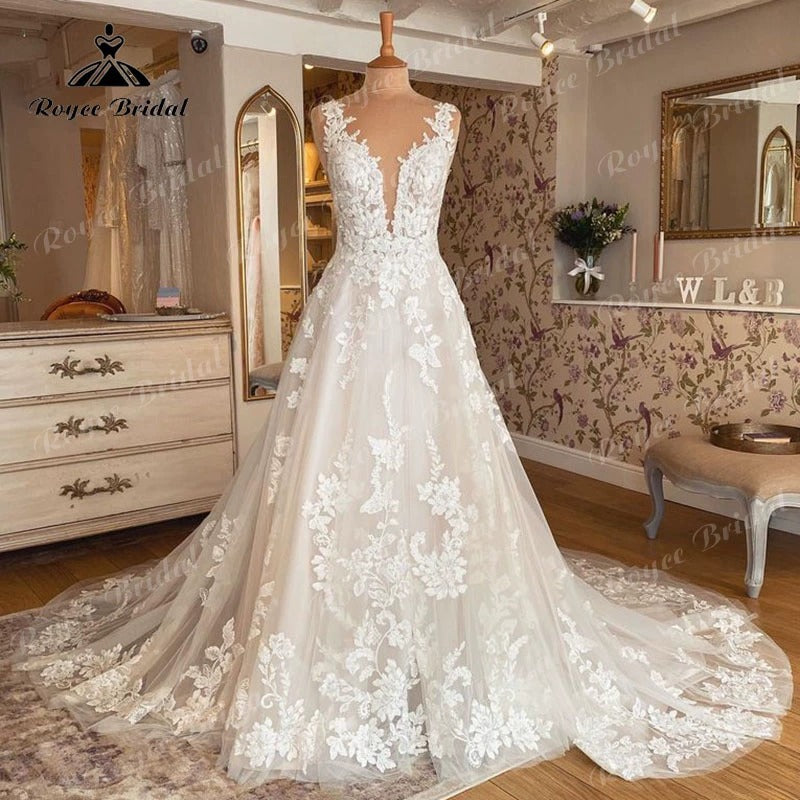 Puffy Skirt Lace Wedding Dress with Spaghetti Straps