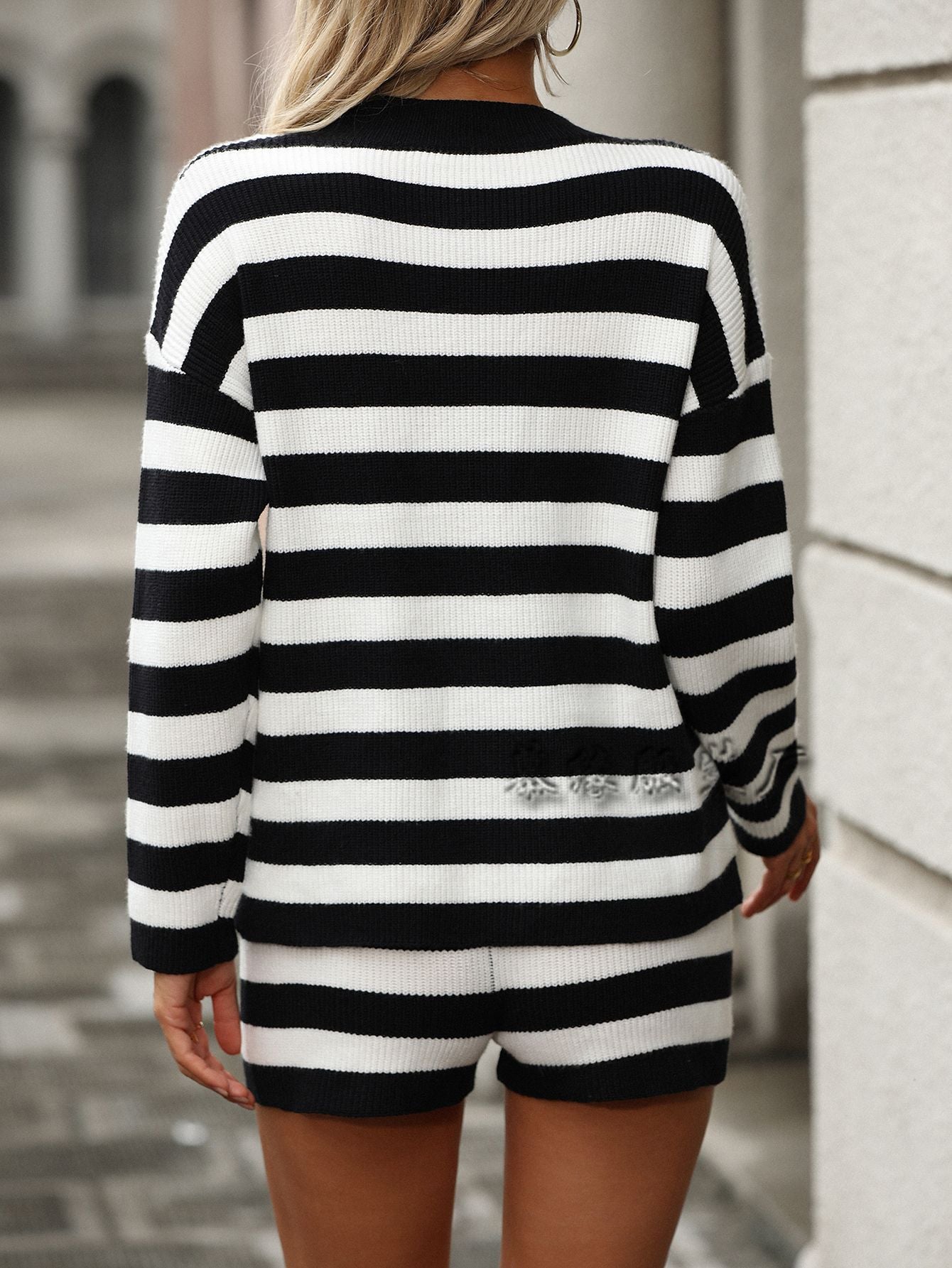 Leisure Round Neck Striped Women Sweaters