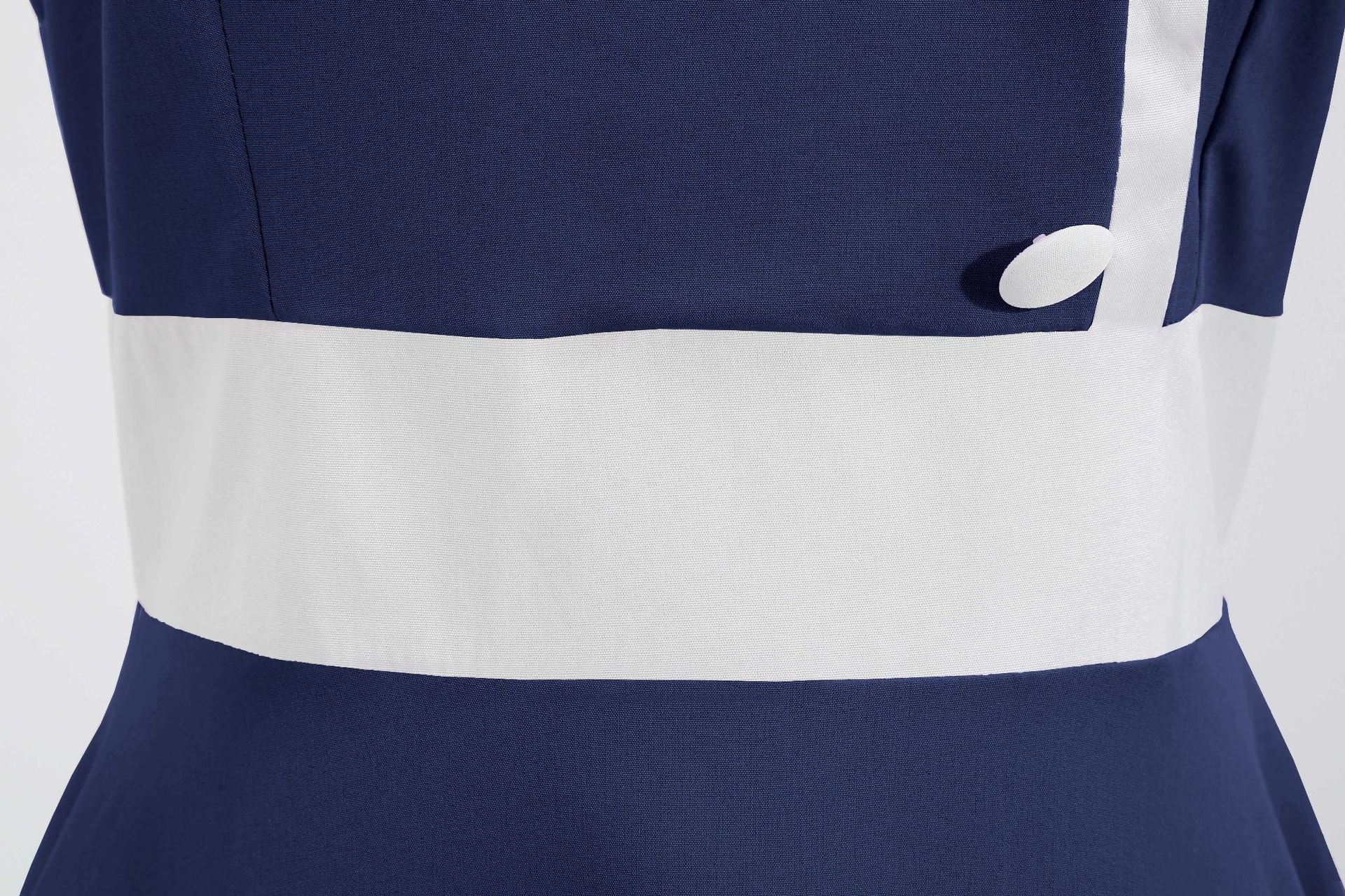 Elegant Sleeveless Dress: Retro A-Line Shift Dress with Round Neckline