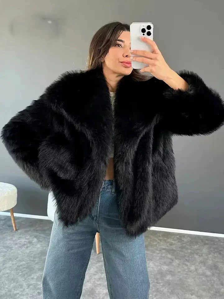 Women's Cropped Faux Fur Jacket - Short Winter Coat