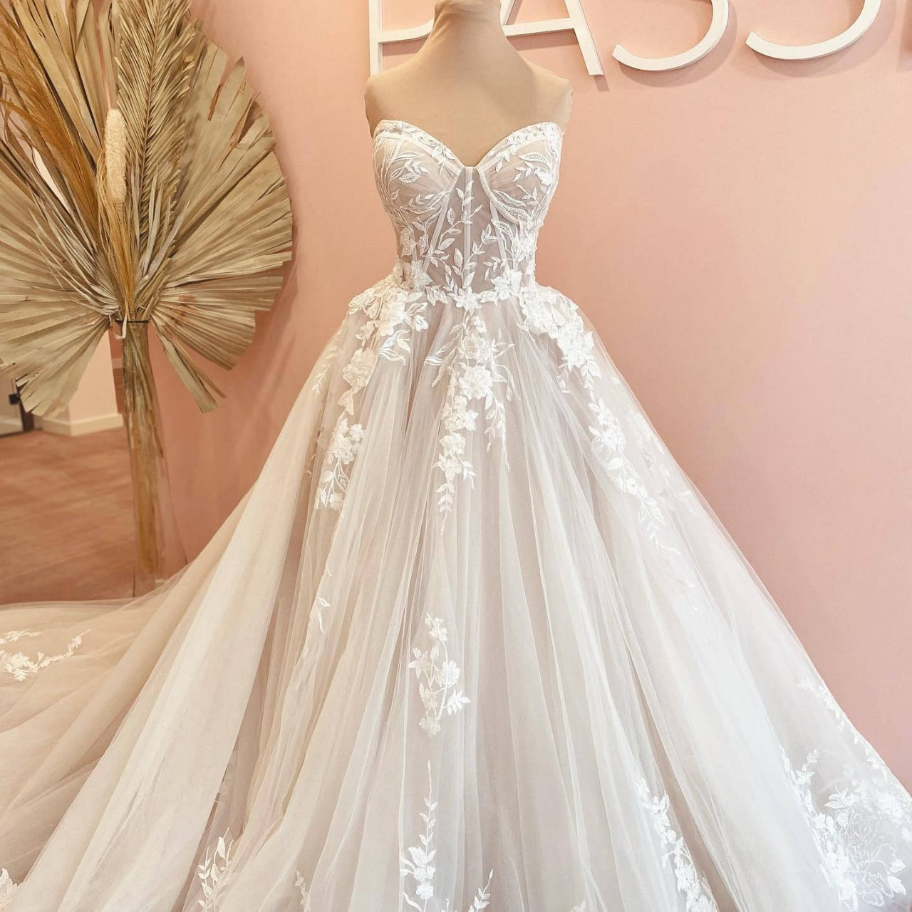 Off-Shoulder Petite Bride Wedding Dress with Train