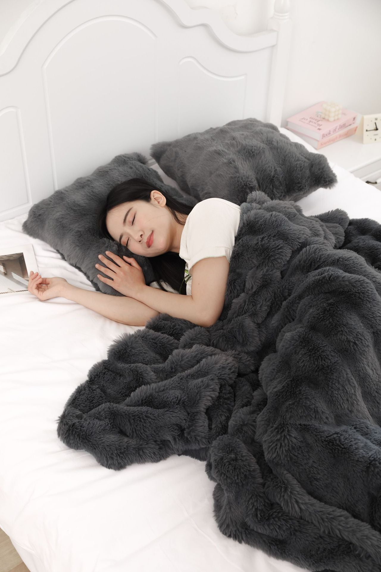 Soft & Thick Fleece Throw Blanket