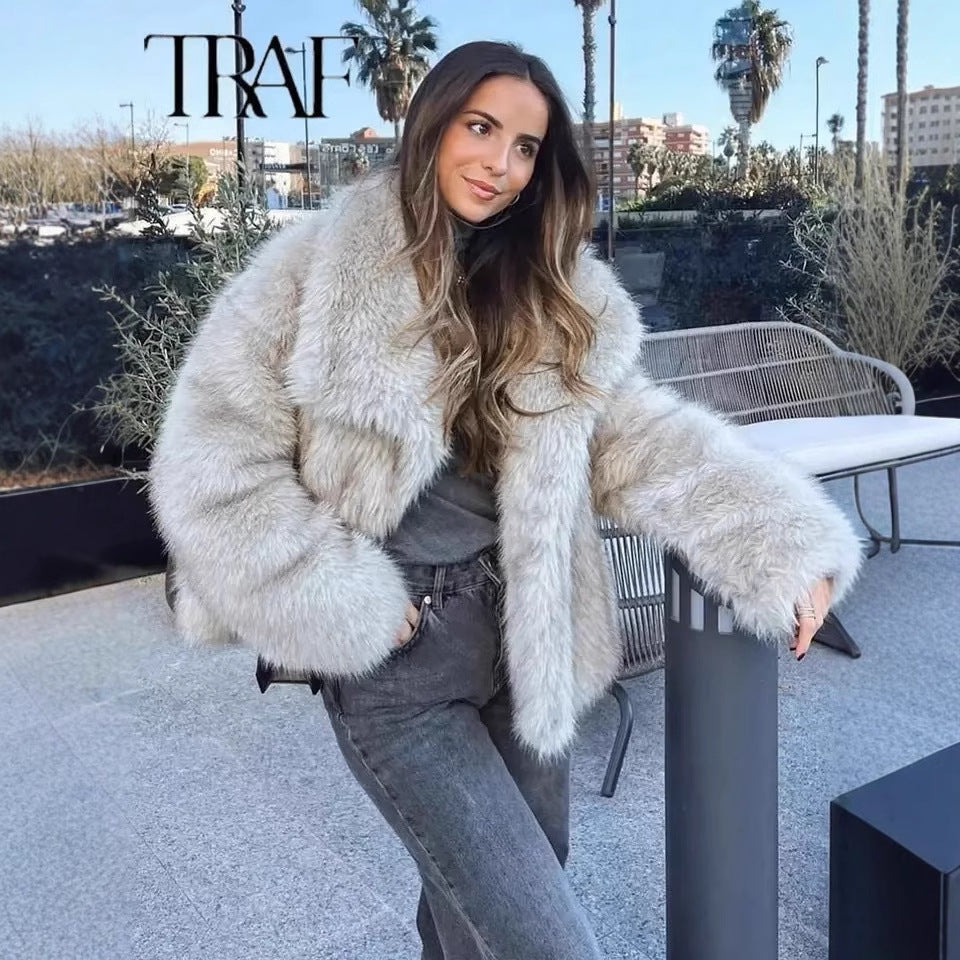 Women's Cropped Faux Fur Jacket - Short Winter Coat