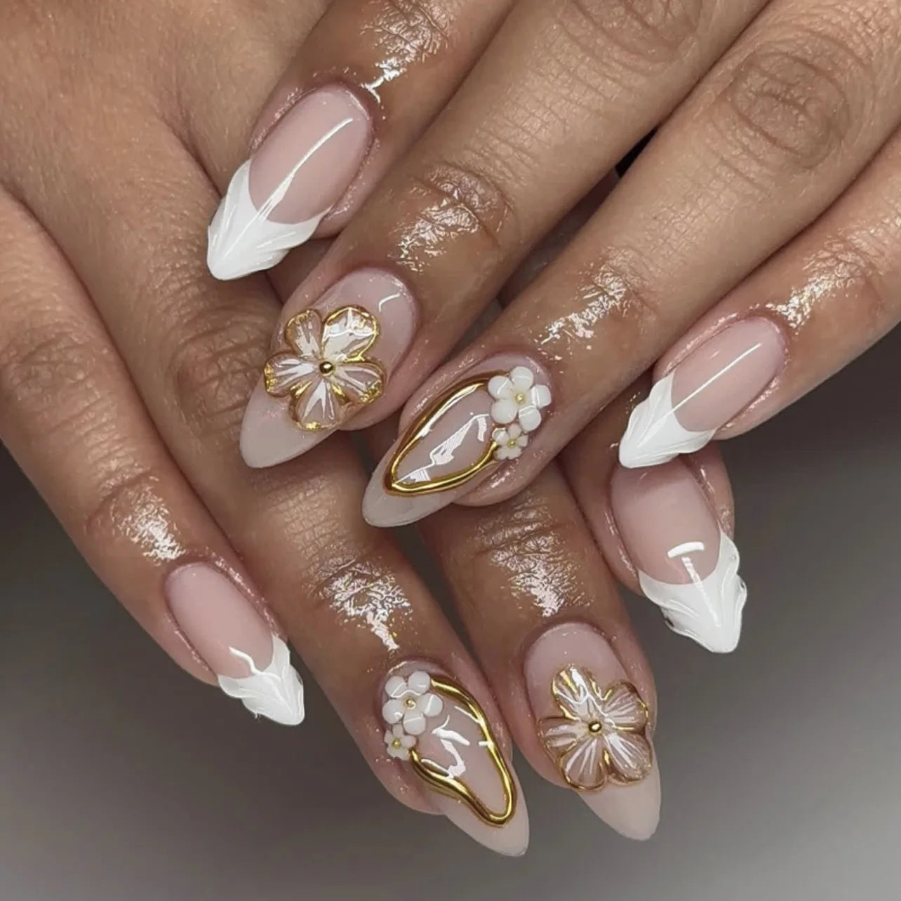 24Pcs French Y2K Sweet Cool Press on Nails Almond False Nails Metal Line Fake Nails Shiny Diamond Nail Black Heart Wearable Nail