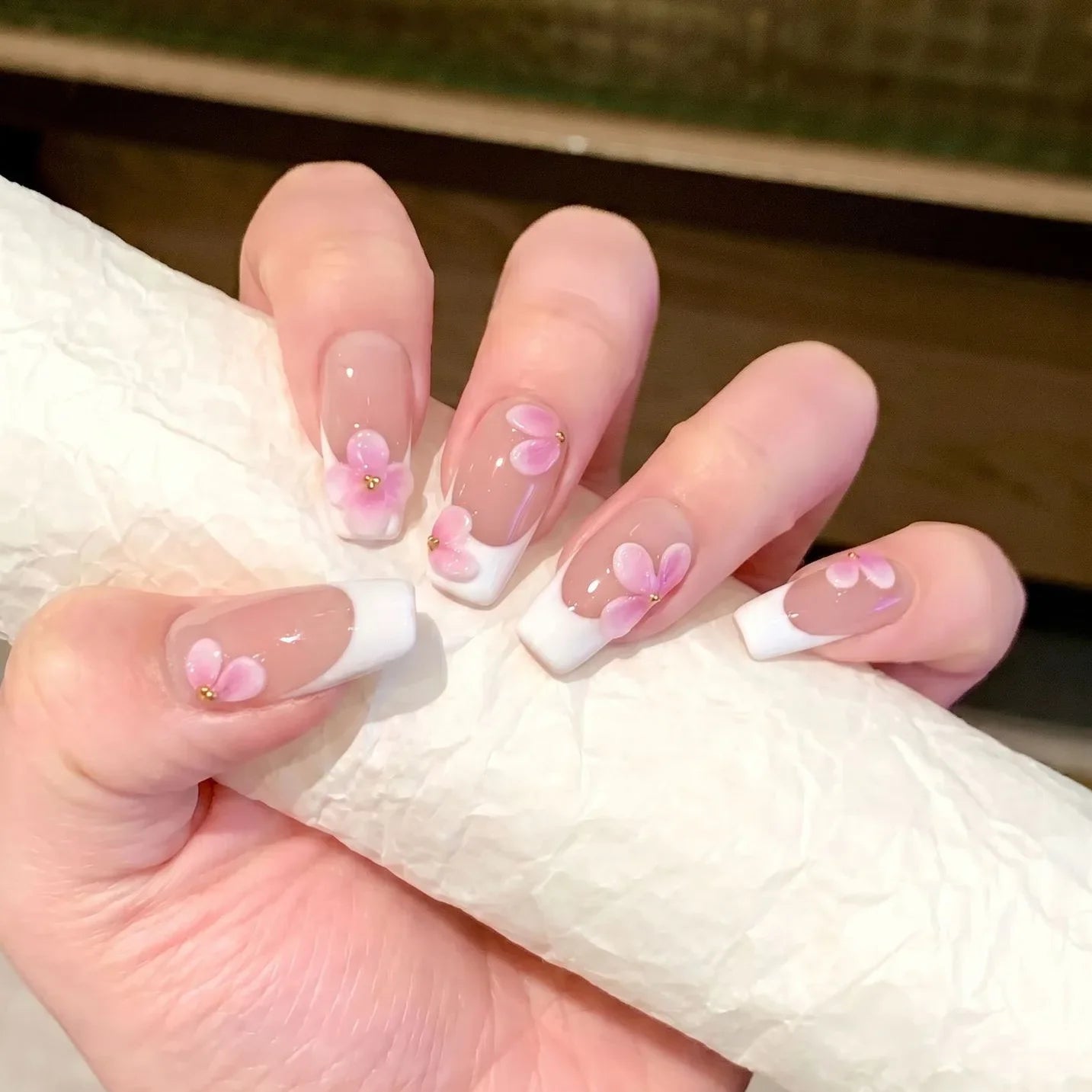 10Pcs Sweet Cute Handmade Press on Nails Flower Butterfly Fake Nails Glossy Diamond False Nails Full Cover Acrylic Nail Tips Art