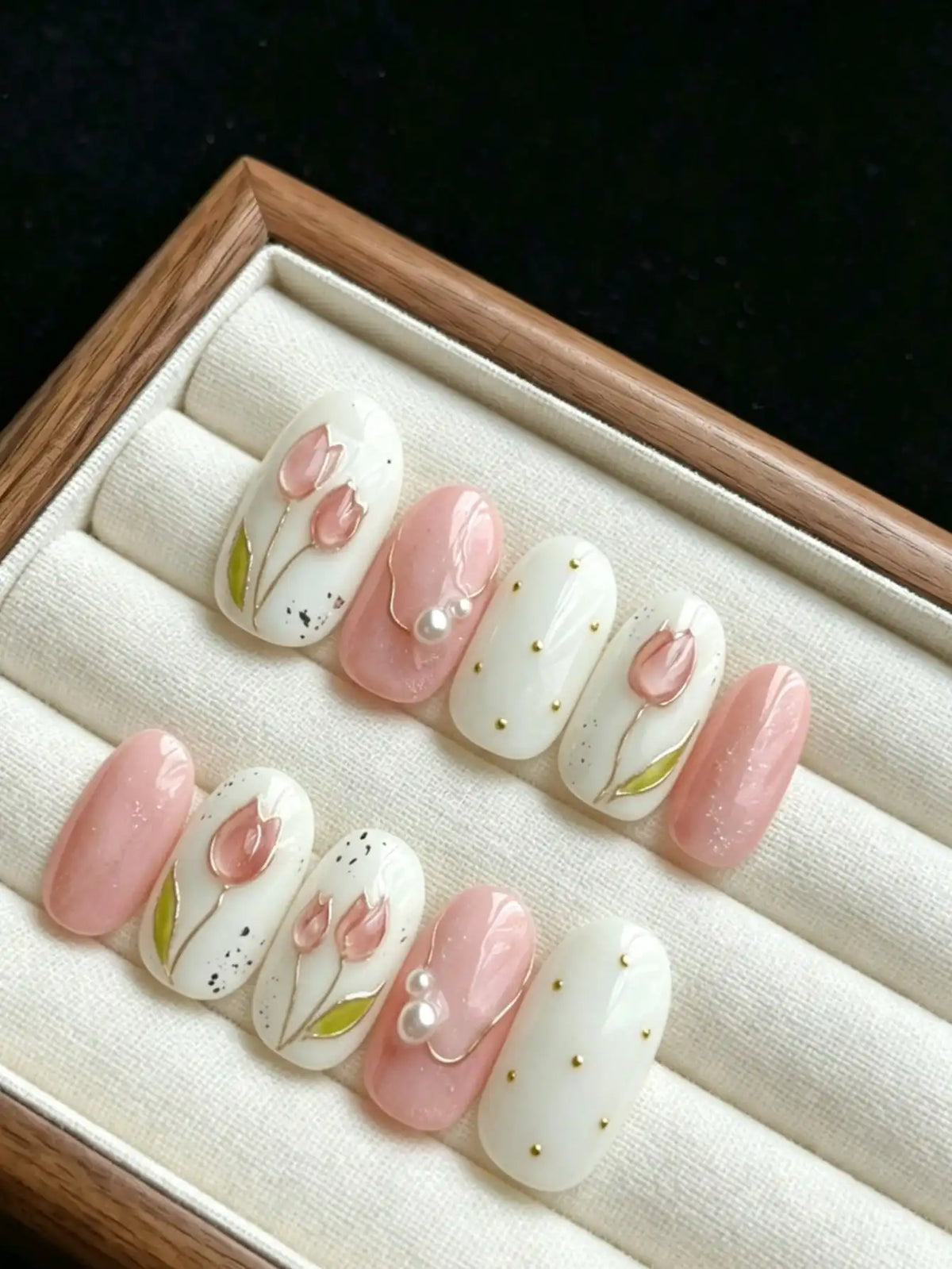 10Pcs Handmade Short Oval Press On Nails Pink White Gold Line Floral Pearl Fake Nails Glossy for Daily Valentine's Day