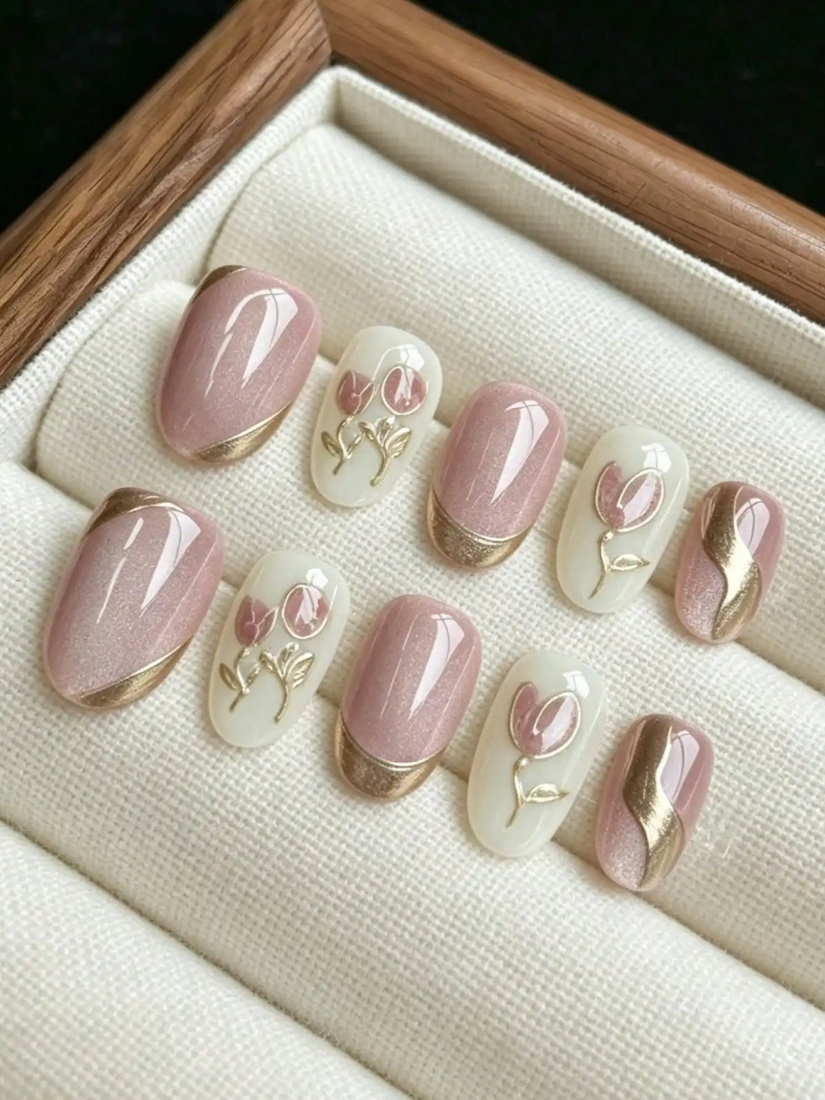 10Pcs Handmade Short Oval Press On Nails Pink White Gold Line Floral Pearl Fake Nails Glossy for Daily Valentine's Day