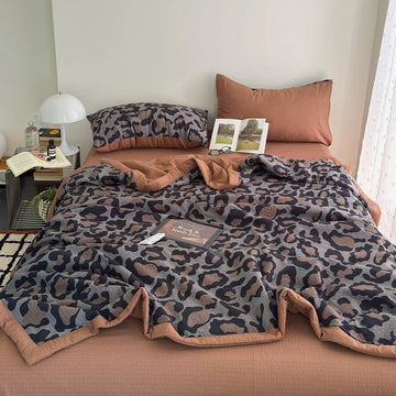 American Printed Cotton Summer Quilt Skin-Friendly Naked Sleeping Comforter for Adults Student Dorm Lightweight Soft Bedspread