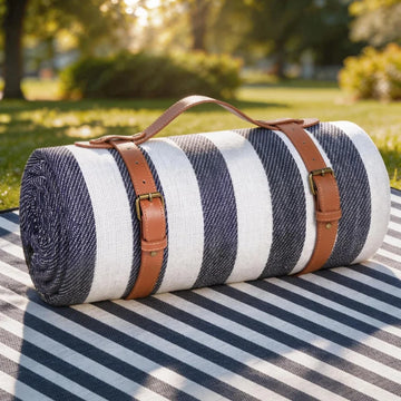 Picnic Blanket Extra Large Waterproof and Foldable Beach Blanket 3-Layer Outdoor Blanket for 6 to 8 Adults for Camping Park