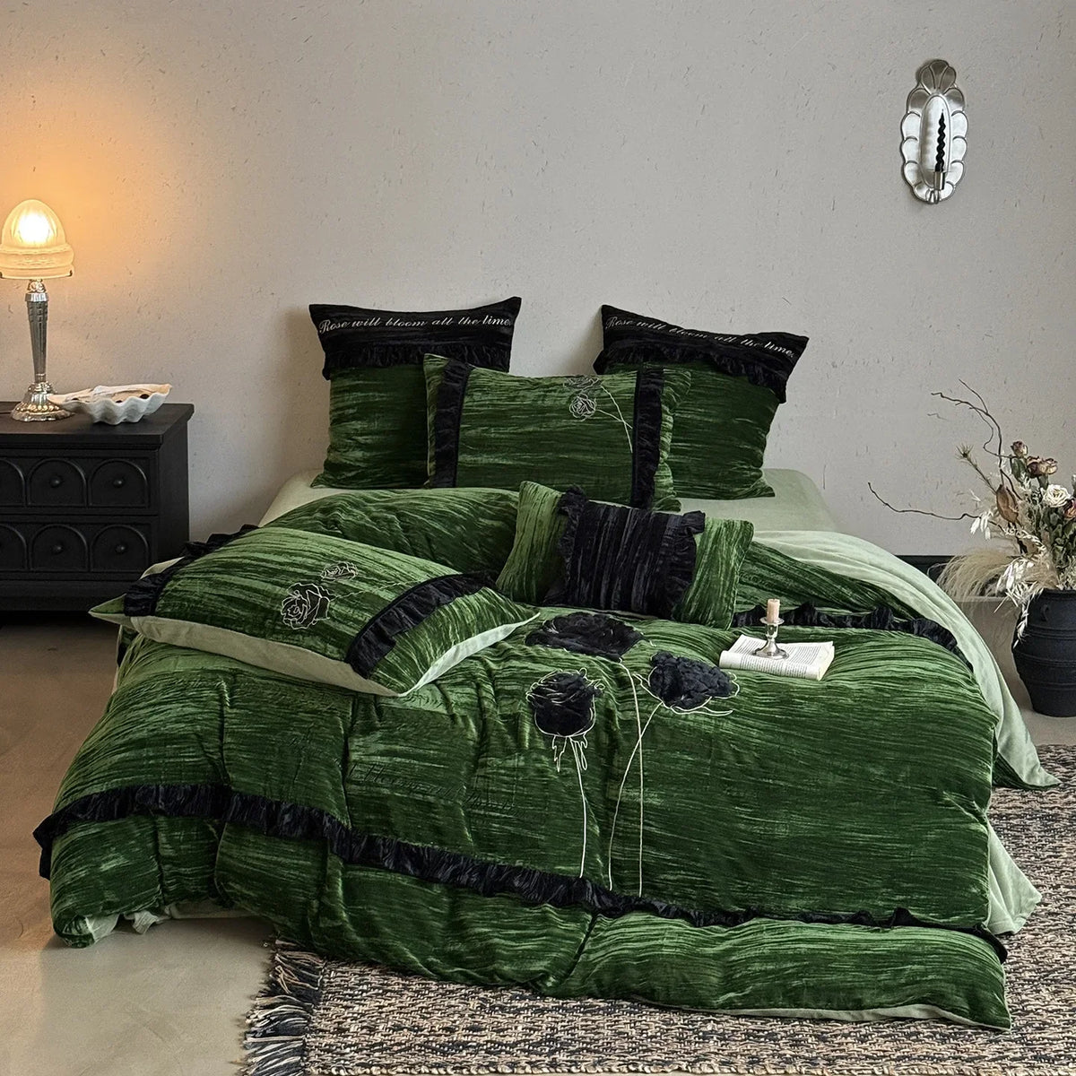 Heavyweight Flannel Bedding Set 4-Piece, Fleece Winter Warm Comforter Cover, Classical Floral Wrinkle Applique Embroidery