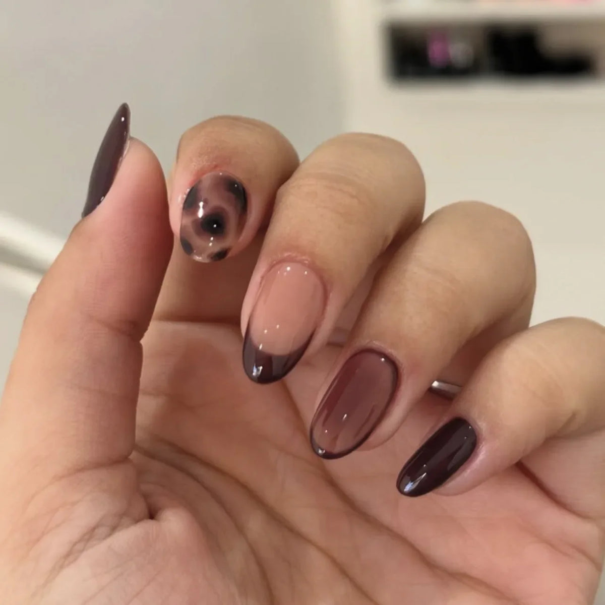 24Pcs Zebra Stripe Press on Nails Dark Brown with Gold Beads Fake Nails Almond Shape Nail Art French Style False Nails for Fall