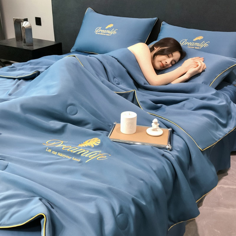 Fresh Green Summer Cool Blanket High-end Embroidery Quilting Queen Quilt Silky Breathable Ice Rayon Blankets Cooling Comforter