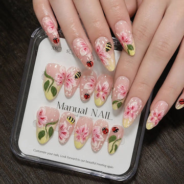 10Pcs Gradient Art Ladybug Flower Press On Nail Glossy Design Ladybug Flower Fake Nail Casual Look Ladybug Flower False Nail