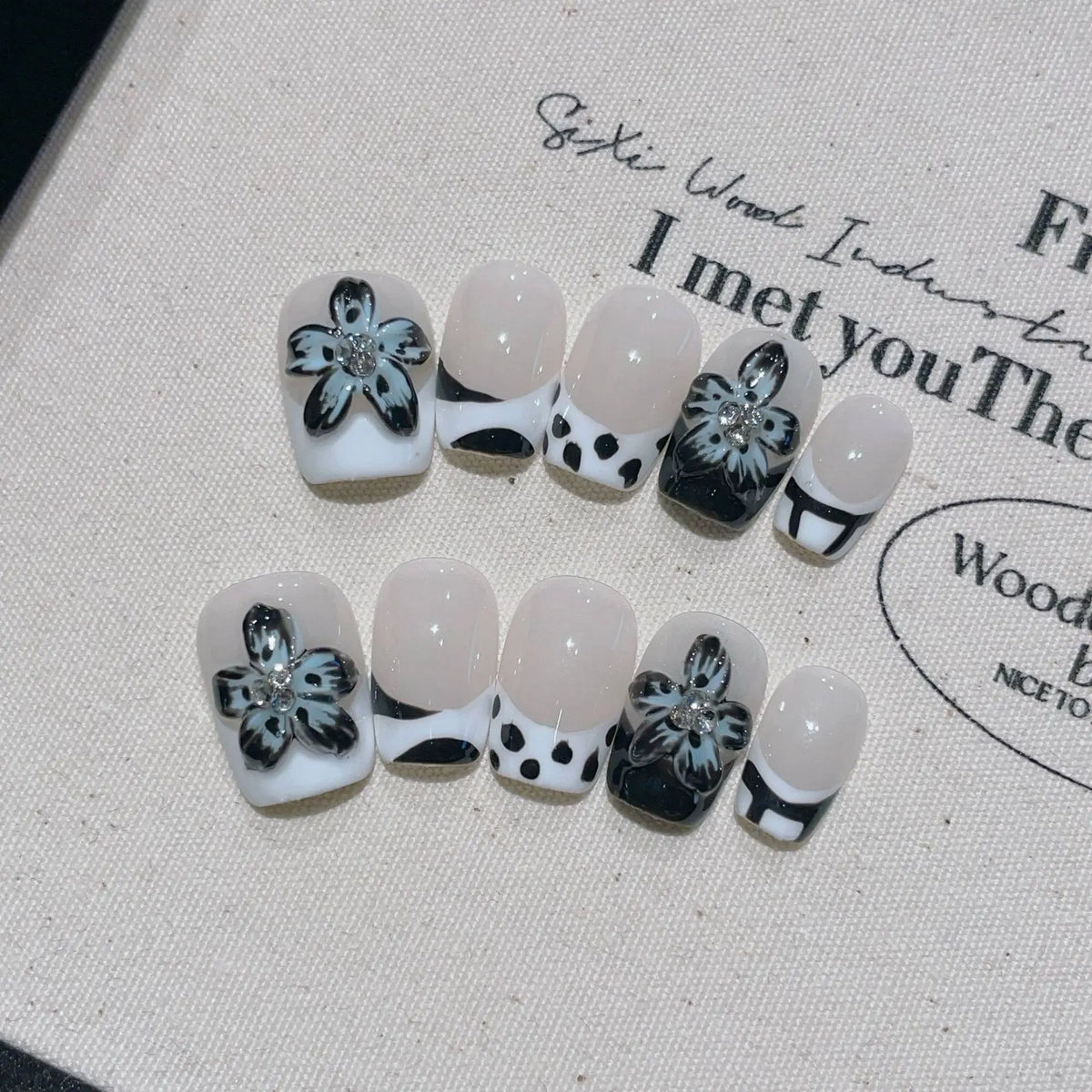 10pcs Butterfly Flower Fake Nails Medium Coffin False Nails Pearl Gradient Press on Nails French Nail Art Sweet Cool Nail Tips