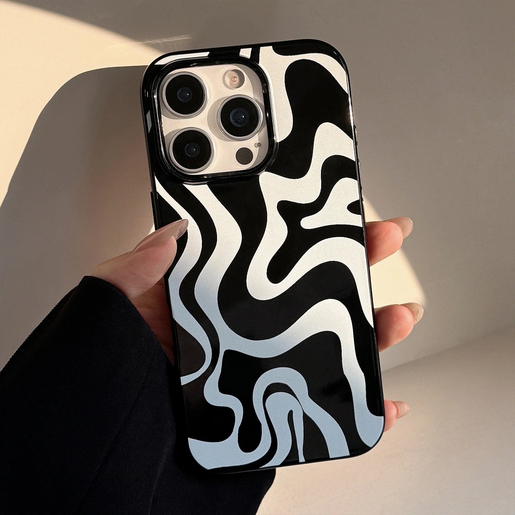 Minimalist Artistic Black & White Wave Pattern Fashionable Phone Case for iPhone 16 15 14 13 Pro Max Back Phone Cover Capa