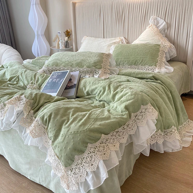 4Pcs Vintage Carved Velvet Lace Ruffles Princess Wedding Bedding Set Queen King Duvet Cover Set Fitted/Flat Sheet Pillowcases