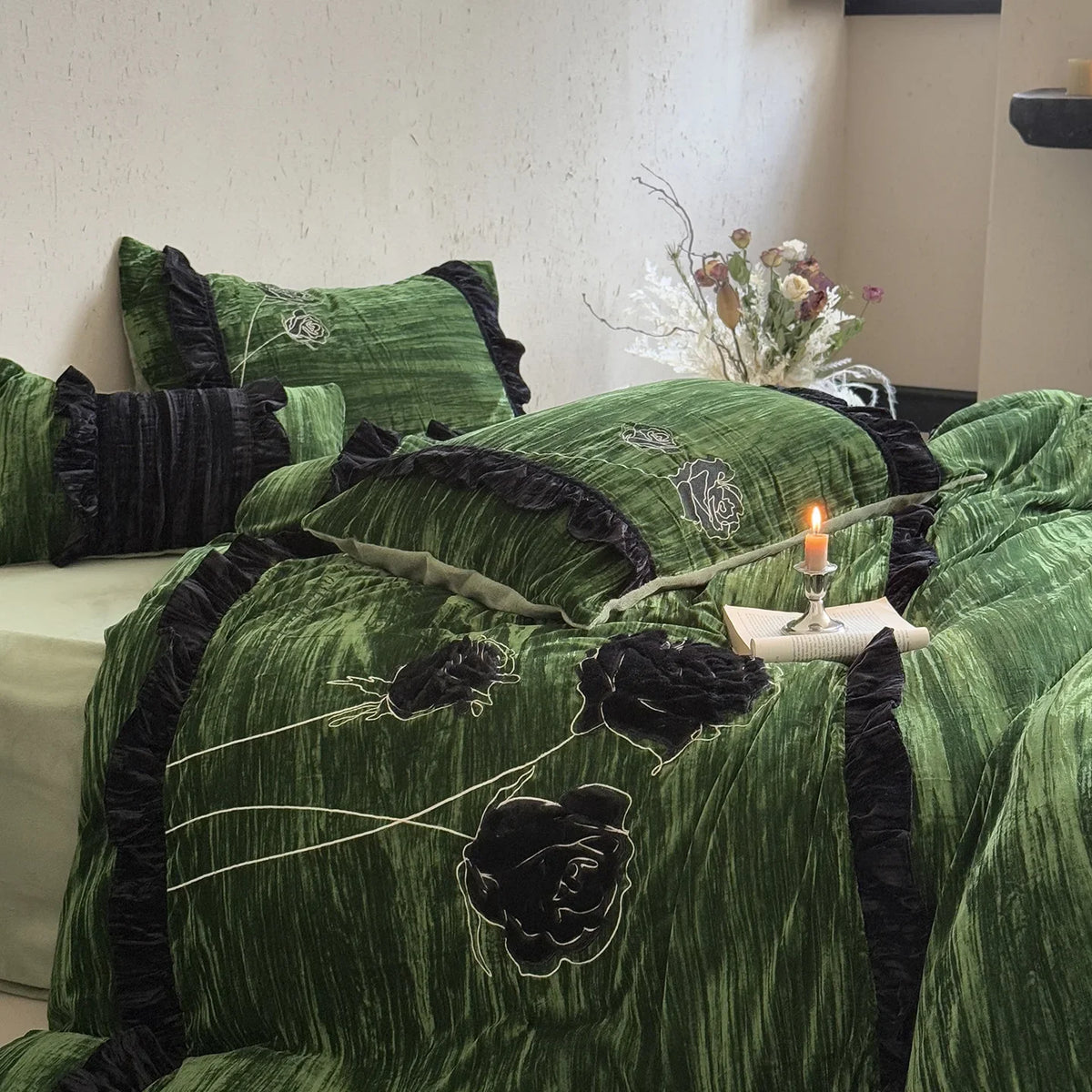 Heavyweight Flannel Bedding Set 4-Piece, Fleece Winter Warm Comforter Cover, Classical Floral Wrinkle Applique Embroidery