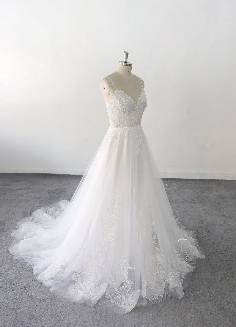 Large Flower Backless Lace Simple Wedding Dress V Neckline Wedding Dresses