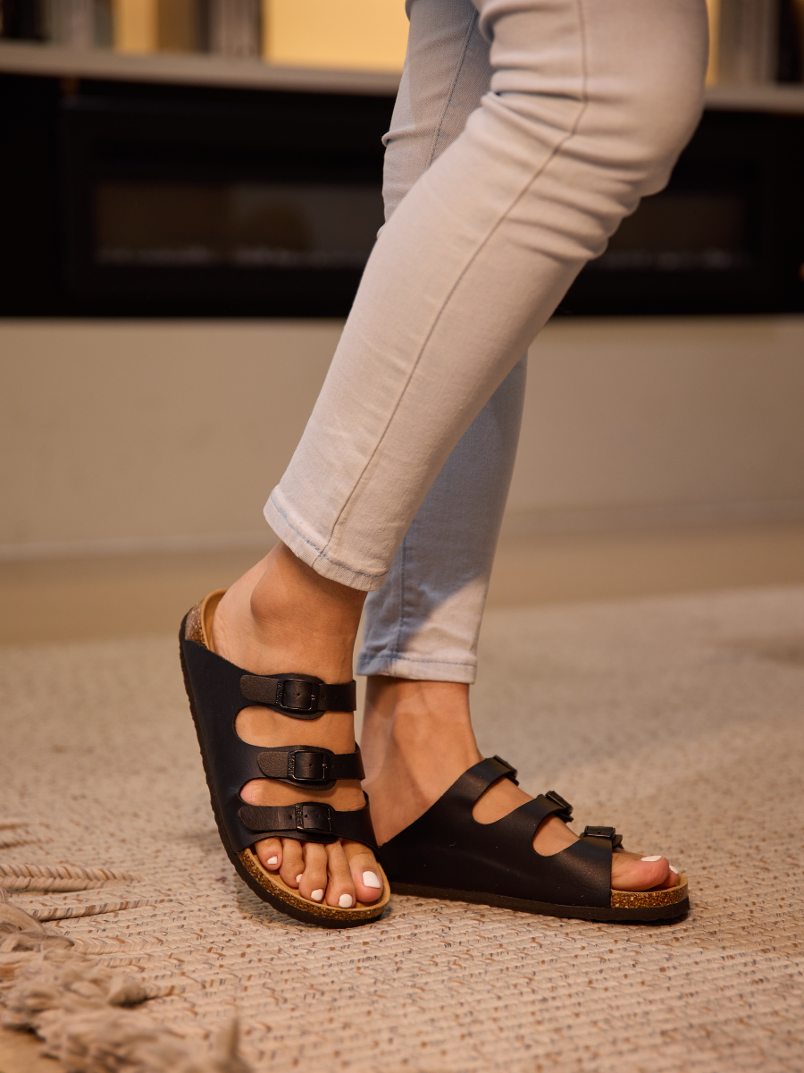 Deidra Tri-Strap Footbed Sandal - Black