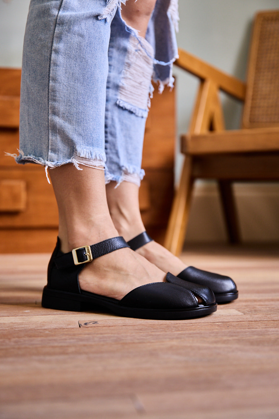Tatum Leather Flat Sandal - Black