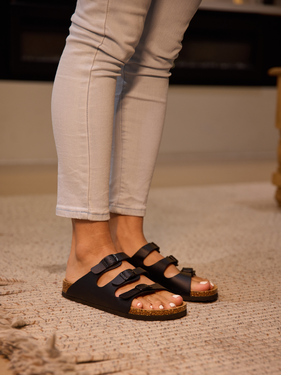 Deidra Tri-Strap Footbed Sandal - Black