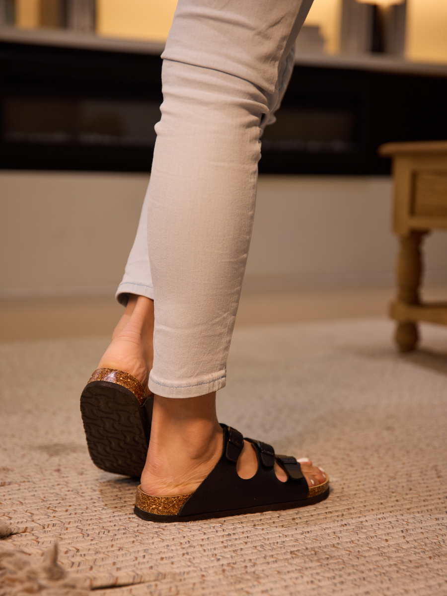 Deidra Tri-Strap Footbed Sandal - Black