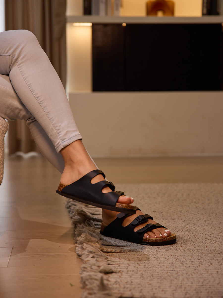 Deidra Tri-Strap Footbed Sandal - Black