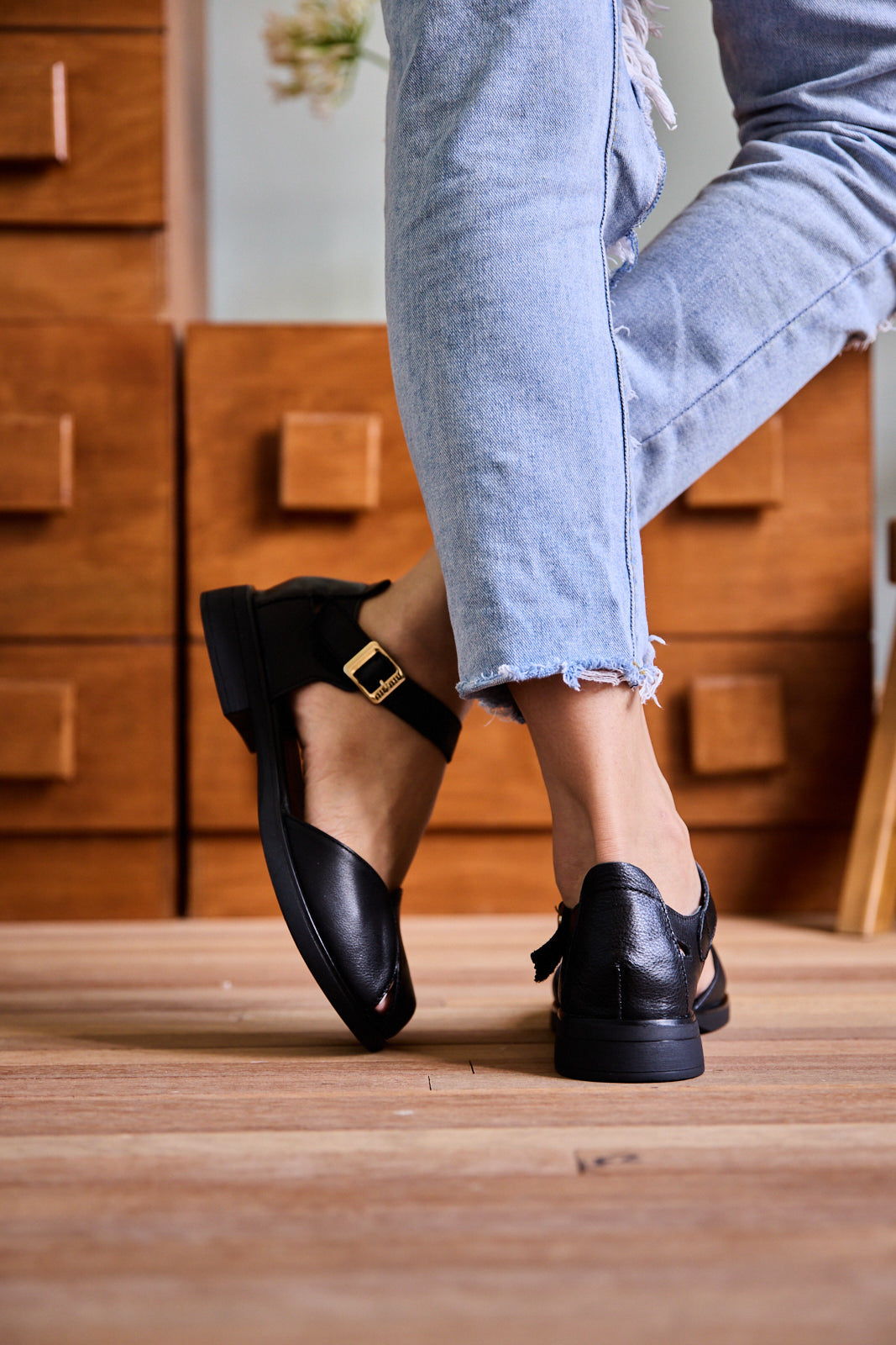 Tatum Leather Flat Sandal - Black