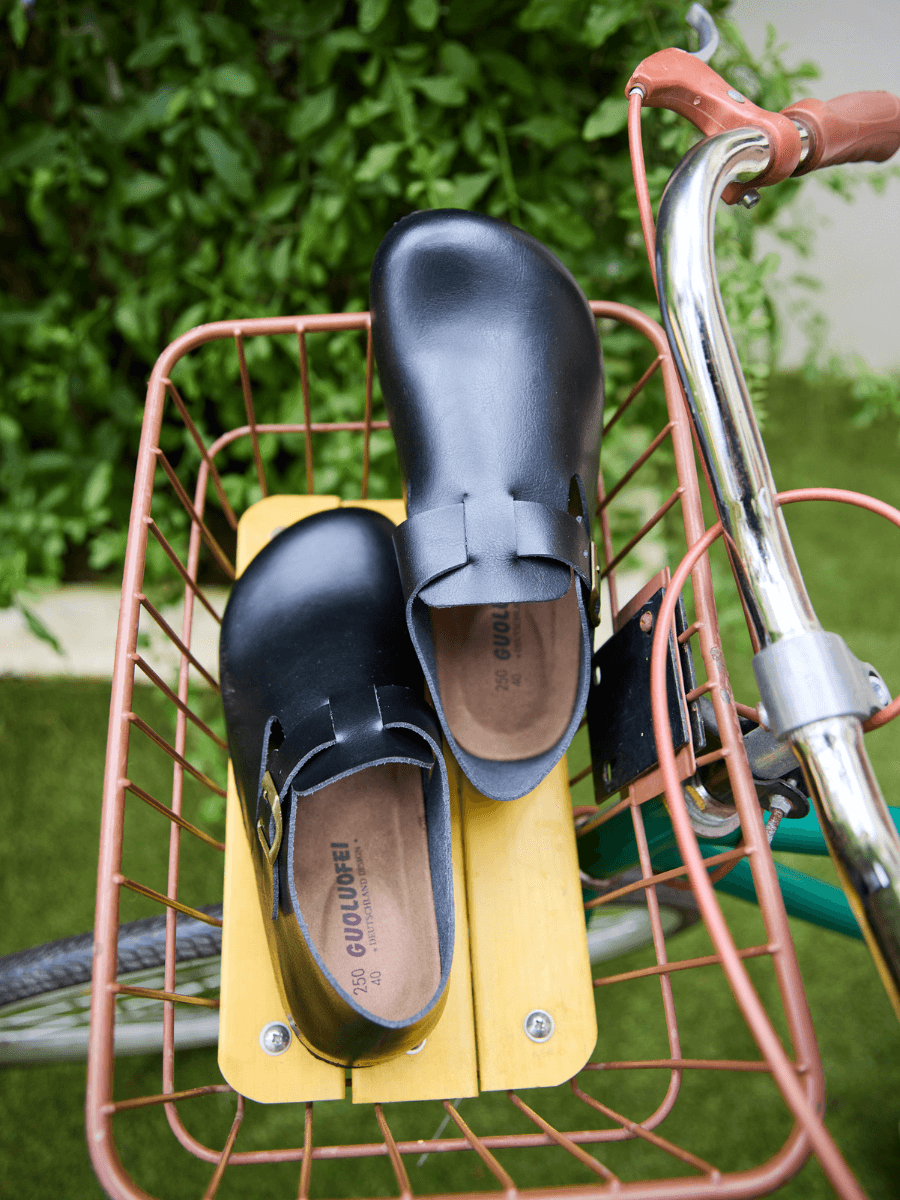 Seashore Suede Clog Loafer - Black