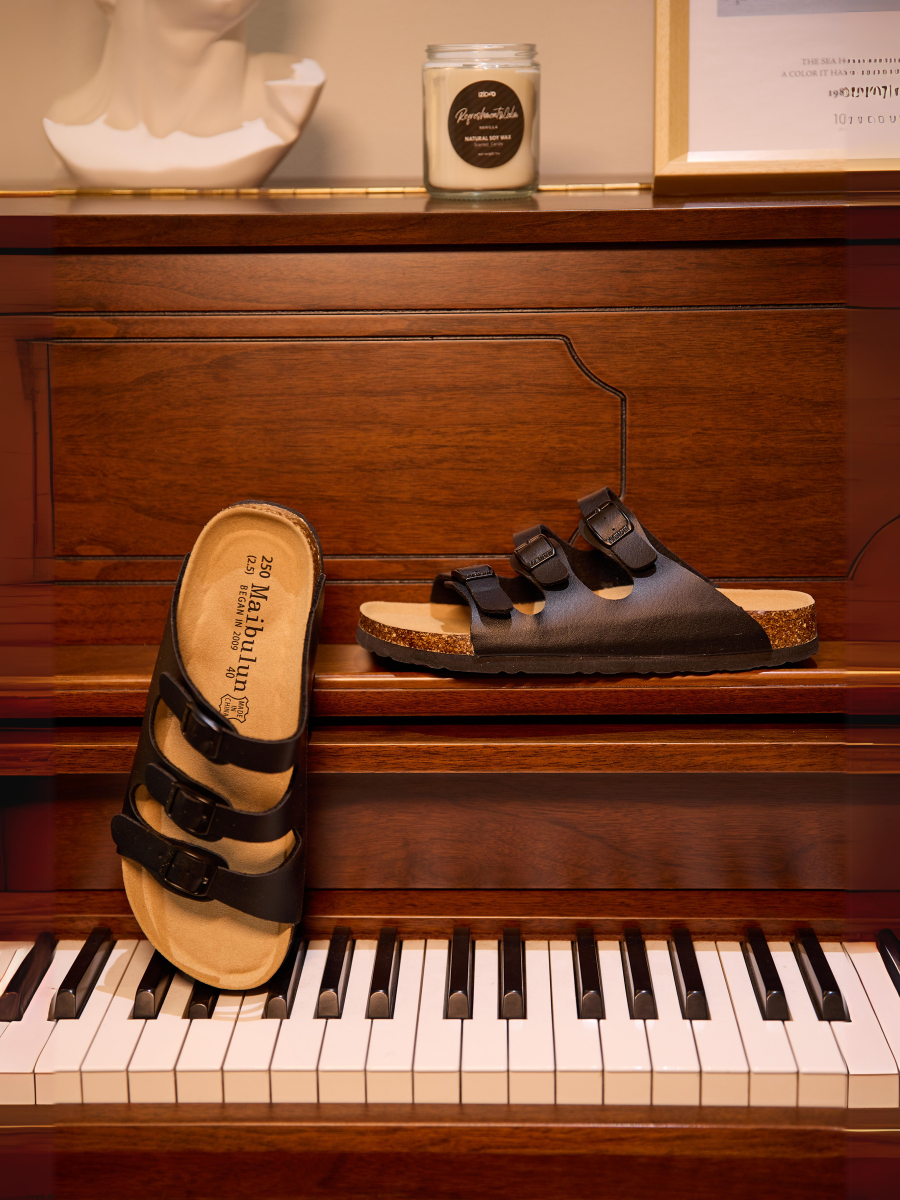 Deidra Tri-Strap Footbed Sandal - Black
